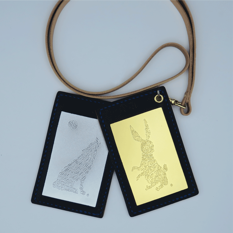手縫い カードケース + ネックストラップ 「うさぎ」 金メッキ　栃木レザー・黒